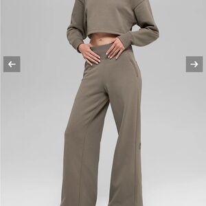 Alo Serenity Wide Leg Sweat pants size small, color: Cocoa